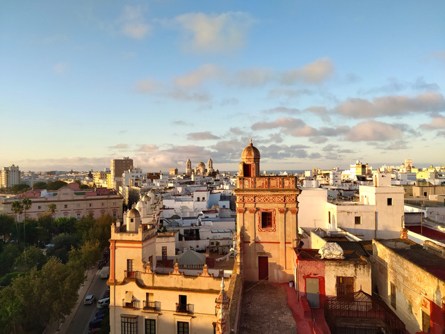 The hotel with Cádiz in the background. Photo © Karethe Linaae